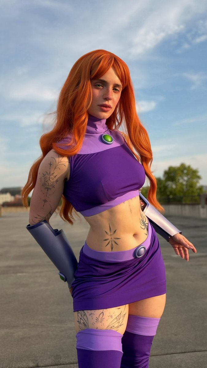 LeesiBB's tweet photo. my Starfire cosplay from DC Comics https://t.co/EXDzrQLxVp