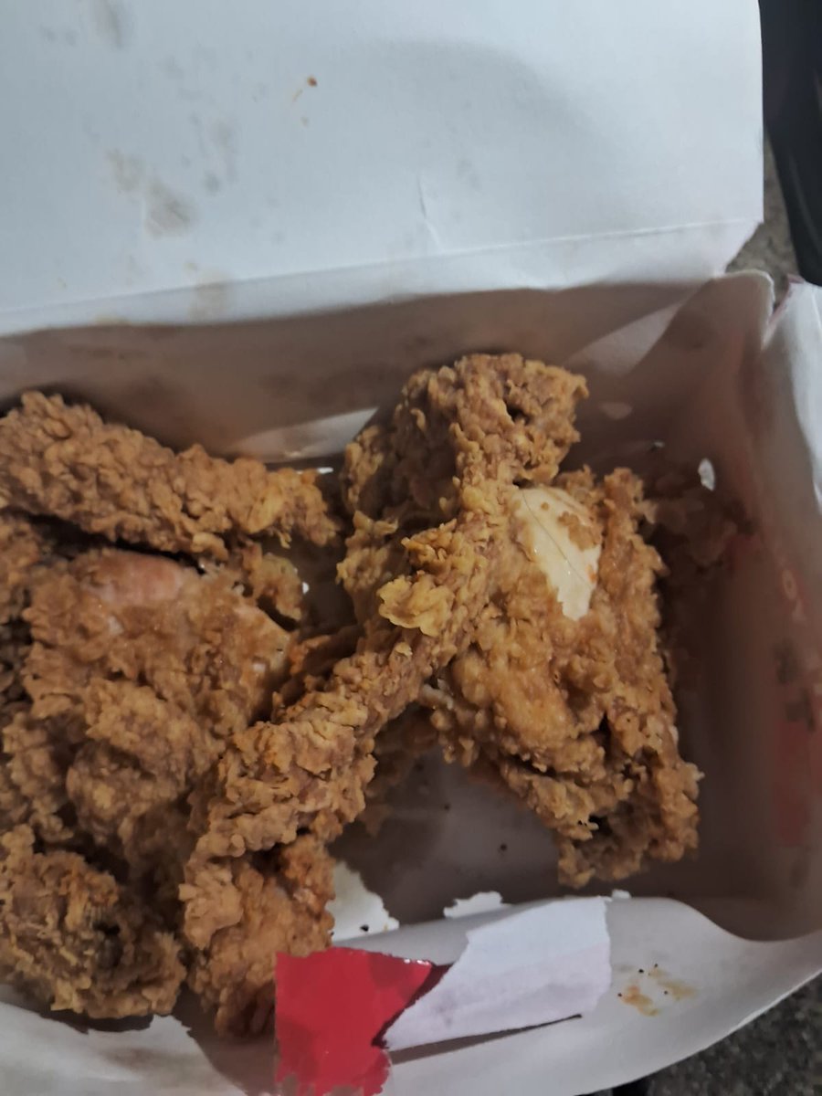 Attenderff's tweet photo. @Swiggy  @SwiggyCares  got hair in my kfc in my yesterday's order and I haven't recieved any resolution and no one from ur team contacted me so far. I have mailed my concern and still no reply. This negligence is not acceptable at all. @jagograhakjago please look into the matter https://t.co/ANAP16A5J3