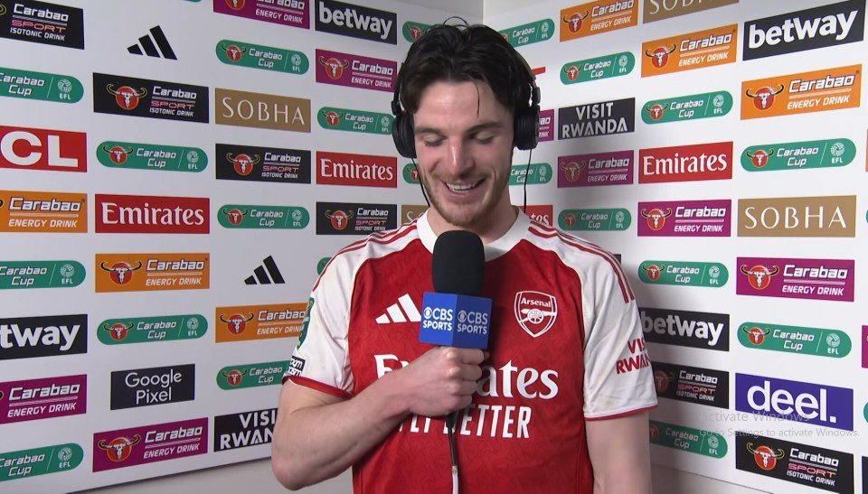 UTDRivon's tweet photo. 🚨 Declan Rice on what happened with Morgan Rogers during Arsenal’s 2-1 victory over Chelsea:

🎙️ Reporter: “Declan, Morgan Rogers said you fouled him from behind and then told him, ‘We are the champions.’ What’s your response?”

🗣️ Declan Rice: “I understand why he was angry, but I think he’s taken it a little too seriously.

“I clipped his heel, yes. It was a foul, the referee didn’t give it and we moved on. I wasn’t trying to hurt him.

“When he came over complaining, I just said, ‘We are the champions.’ It was banter. It’s a football match, there’s emotion, there’s rivalry. I wasn’t standing there trying to disrespect Morgan as a person.

“I respect him, I think he’s a fantastic player. But if you’re going to get angry every time an opponent says something to you on the pitch, you’re going to have a very long season.

“Maybe he doesn’t like it, that’s fine. But I’m not going to apologise for competing, getting under someone’s skin and trying to win a football match.

“After the final whistle, it’s finished. I shake his hand and we move on.”