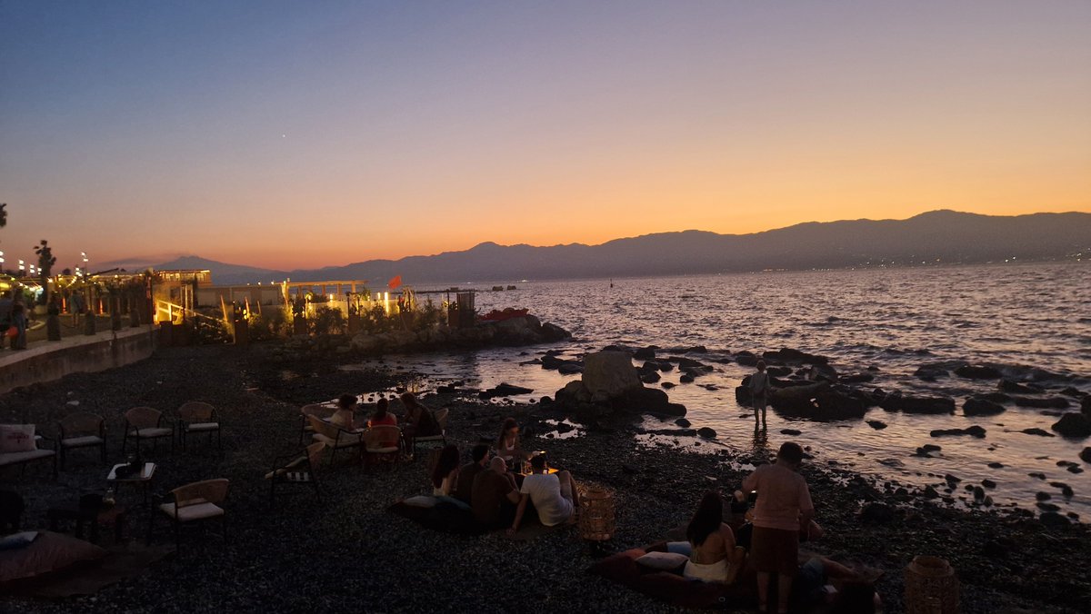 aiolocutio's tweet photo. Stretto Sunset, con Etna https://t.co/iyM9U7linZ