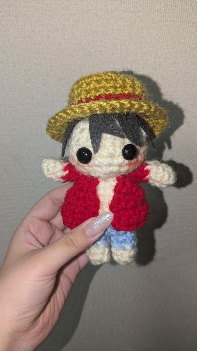 xedjwr's tweet photo. それは最近編んだルフィです。私はワンピースを知りません。自分で編みたいものが中々無いので頼まれると大変嬉しく思います。 https://t.co/8MGiH31N1B