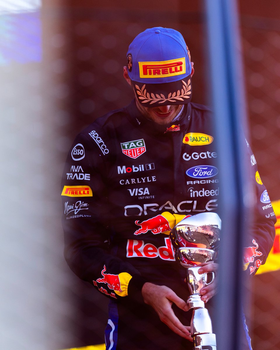 redbullracing's tweet photo. Grazzi, Monza 🏆

#F1 || #ItalianGP 🇮🇹 https://t.co/IPiTXGiVVI