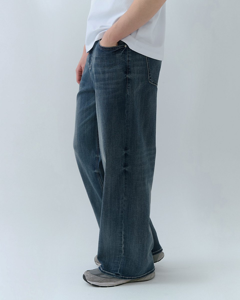 CythiaOrnevulc's tweet photo. Bottoms: Uni Coolmax Medium Indigo Band Relaxed Wide-Fit Denim (MB)

Coolmax wide-fit jeans designed for comfortable wear even in midsummer. https://t.co/HhzqrPxNhy