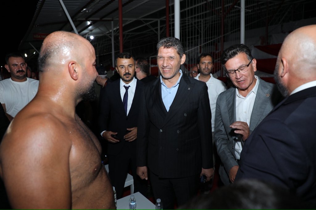 alicetin_07's tweet photo. 📍 Elmalı

674. Tarihi Elmalı Yağlı Güreşleri’nde finalde rakibi Osman Kan'ı yenerek Başpehlivan olan 
 Orhan Okulu’yu tebrik ediyoruz. 

Türk’ün ilk er meydanı olan Elmalı’da ata sporumuzu yaşatarak büyük mücadeleye imza atam tüm pehlivanlarımızı tebrik ediyoruz. https://t.co/PkX1W3vZf6