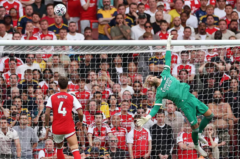 adamkeys_'s tweet photo. David Raya is the only keeper on the planet who consistently attacks every cross on the front foot, takes it smoothly, distributes with ease and makes huge saves in important moments. A leader, a pressure valve and a deep lying playmaker all rolled into one. #Arsenal hit gold. https://t.co/e4X0fRXI1U