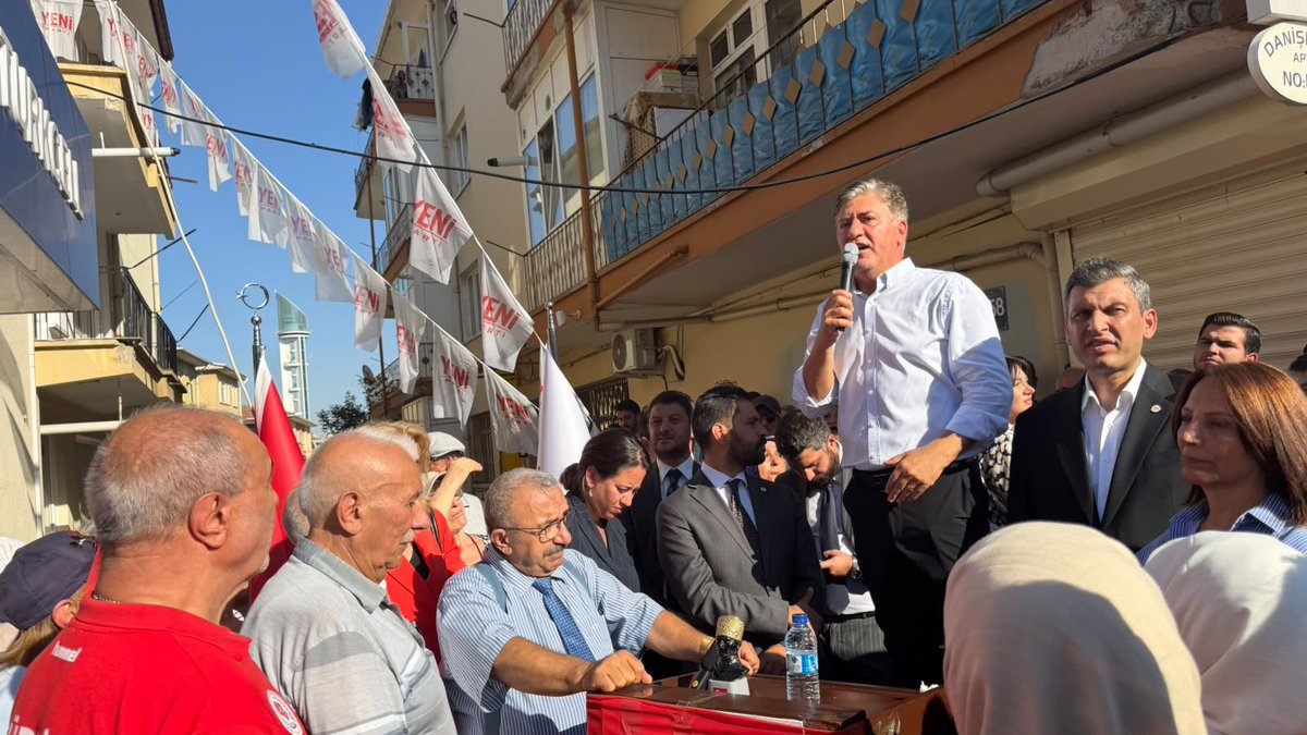 berkkkilicc's tweet photo. YENİ bir coşku, YENİ bir Keçiören…

YENİ Parti Keçiören İlçe Başkanlığımızın açılışını; TBMM Grup Başkan Vekilimiz Sayın @muratemir_dr, Parti Büyüğümüz Sayın @veliagbaba, Ankara Milletvekilimiz Sayın @AliyeErsever, İl Başkanımız Sayın @av_ikaraca ve örgütümüzün katılımıyla büyük bir coşkuyla gerçekleştirdik.

Bugünün mimarı, yol arkadaşım Keçiören İlçe Başkanımız @gorkemcyildirim’ı ve Yönetim Kurulu Üyelerimizi tebrik ediyor, görevlerinde başarılar diliyorum.

Genel Başkanımız Sayın @eczozgurozel'in liderliğinde, iktidara yürüdüğümüz mücadelemizde yolumuz açık olsun!