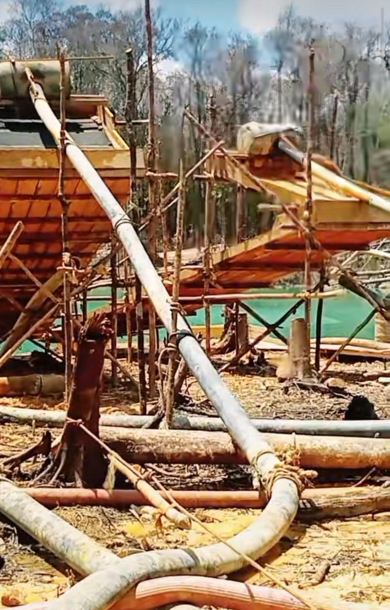 ReporteYa's tweet photo. #6Sep #Canaima
@Fritz_A_Sanchez: ¡Indetenible la destrucción del PN Canaima!
Impresionante como avanza la destrucción del sector 8 #Wonken gracias a toda la maquinaria que impunemente han trasladado a esta región de la #GranSabana
...y más aún, los volúmenes de combustible que requieren esos monitores hidráulicos, no son despreciables, mucho menos pueden pasar desapercibidos por las más de 4 alcabalas militares presentes en la vía de acceso terrestre ...