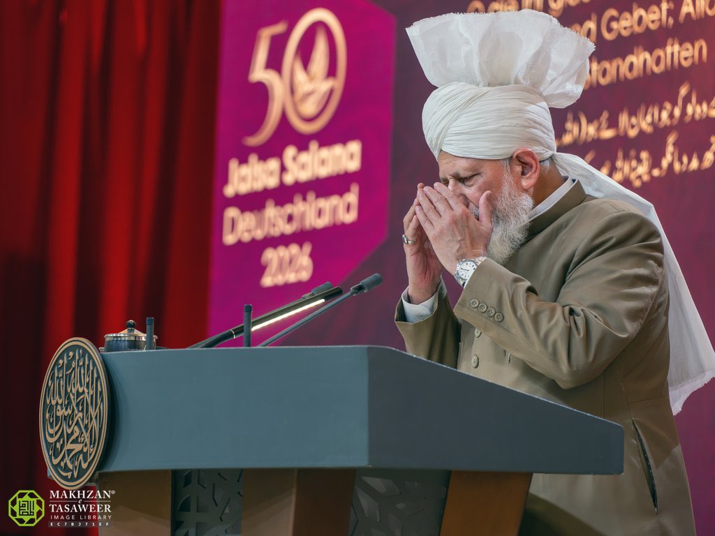 muslimtv's tweet photo. A Powerful Conclusion to Jalsa Salana Germany

Beloved Huzoor (aba) concluded Jalsa Salana Germany with a powerful reminder that faith must be reflected in our actions — through prayer, fulfilling our responsibilities and giving precedence to Allah over worldly pursuits.

#JalsaGermany #MTAi