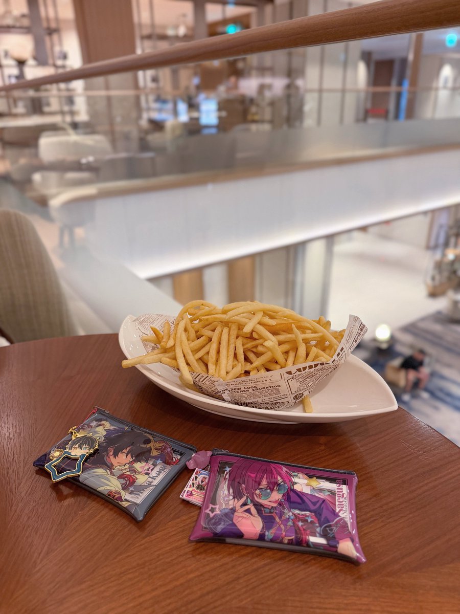 6cal3eb's tweet photo. 📍ウェスティン都ホテル京都
シャインマスカットのパフェは見た目も味も最高😻
あとメニューには載ってないポテトが美味しすぎた😭ケチャップとマスタードも無料で付けてくれる◎ (⚠︎︎結構ポテトの量多いです) https://t.co/htR2aF8JHk