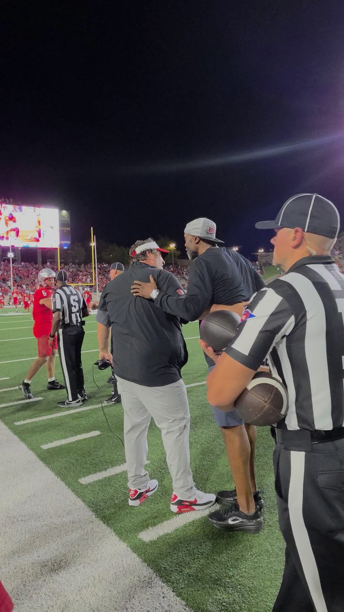 kennythomasnba's tweet photo. What an amazing experience being the honorary captain at the Lobos game! 🏈

A special thank you to Athletic Director @RyanDBerryman for including me. This was my first time being on the field, and I truly appreciate all the love and support I received. https://t.co/0ObxKLw1gW