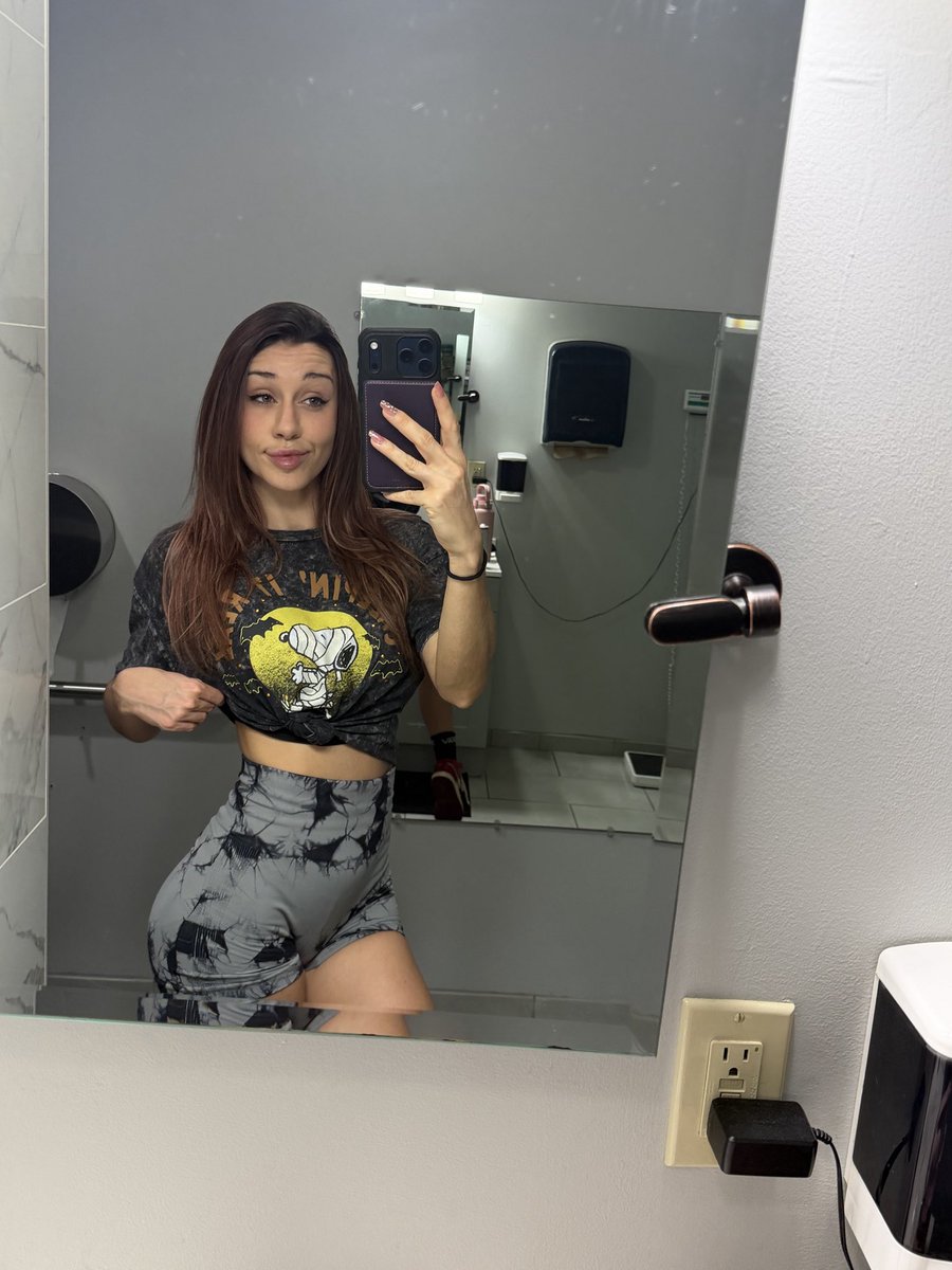 sassysloth96's tweet photo. Leg day 🥰 https://t.co/iNKev3NWEY