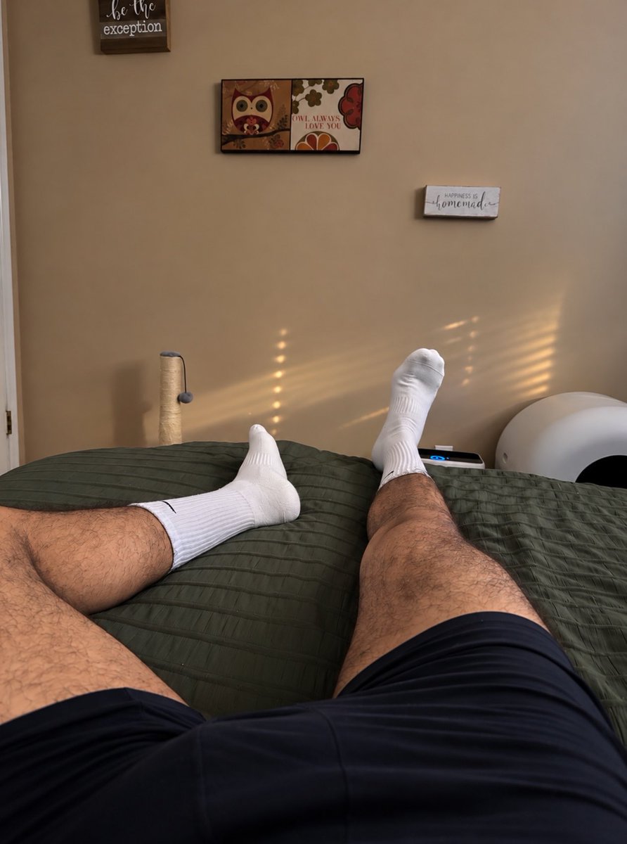 602azzhmu's tweet photo. Should I post more like this or nah? 👀

#Lazysunday #Mensfeet #Barefoot https://t.co/AjzBUsxt3G