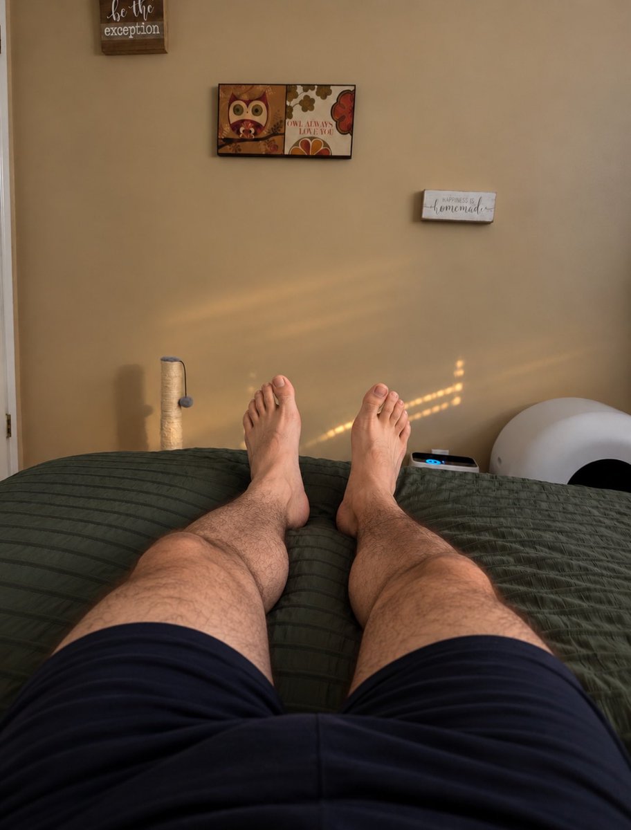 602azzhmu's tweet photo. Should I post more like this or nah? 👀

#Lazysunday #Mensfeet #Barefoot https://t.co/AjzBUsxt3G