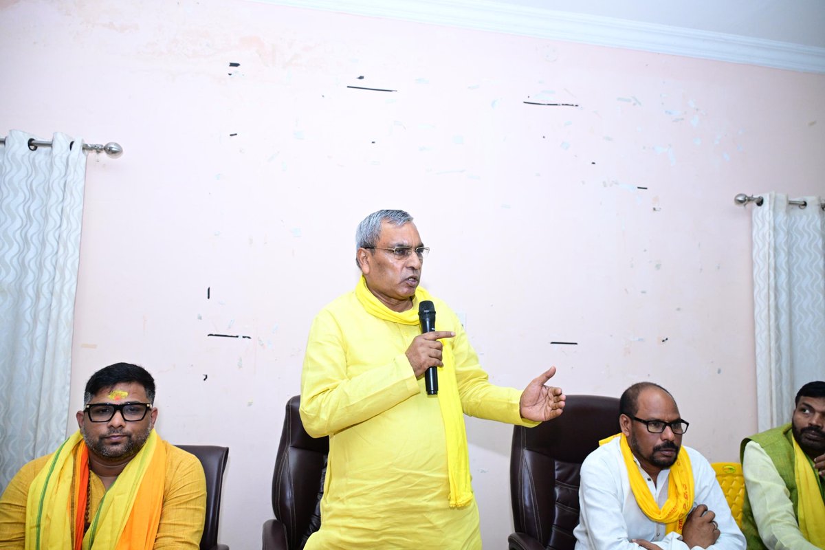 oprajbhar's tweet photo. अतरौलिया निरीक्षण भवन जनपद आजमगढ़ में मधुबन जनपद मऊ निवासी श्री उज्ज्वल कुमार मिश्रा जी ने सैकड़ों साथियों के साथ सुहेलदेव भारतीय समाज पार्टी की सदस्यता ग्रहण की।
यह जुड़ाव पार्टी की विचारधारा और सामाजिक न्याय के प्रति बढ़ते विश्वास का प्रतीक है।
#SBSP #सुहेलदेवभारतीयसमाजपार्टी #अतरौलिया #आजमगढ़ #मऊ
