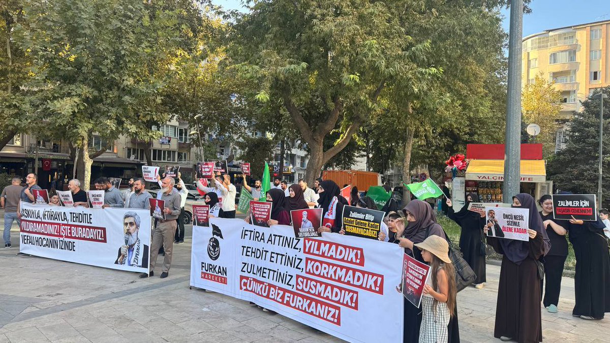 fhoncunesil's tweet photo. Hukuksuz tutuklamalar, sürgünler tecritler ve cezaevlerinde yaşanan hak ihlalleri... Atılan tüm iftiralara rağmen hakikatı savunmaktan vazgeçmiyoruz. Kardeşlerimiz özgürlüğüne kavuşana dek mücadeleye devam edeceğiz! 

Özgürlükiçin Meydandayız
FurkanGönüllerine Ozgürlük

📍Malatya https://t.co/KEuIYu5qWx