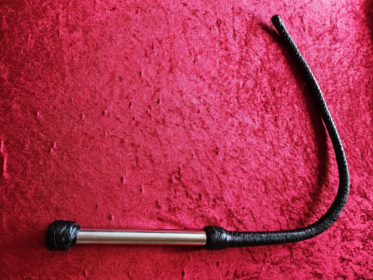 MeesteresLouise's tweet photo. Ik wil deze nieuwe zweep uitproberen op een onderdaan die van pijn houdt.
X
#whippingsession #newwhip #masochist #nederlandsemeesteres #dutchmistress https://t.co/oYSoxWSx27