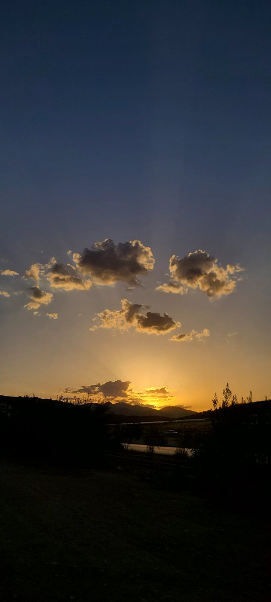 Winter0u's tweet photo. Such a beautiful sunset. https://t.co/RzVgdFKeny