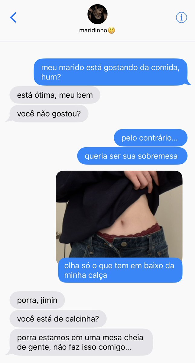 Belleslune's tweet photo. 🔥 tentação

— uma mini #jikookau onde…

Um almoço de domingo, uma mesa cheia de familiares e Jimin decidido a descobrir quanto tempo Jungkook consegue resistir às mensagens que só ele deveria ler. https://t.co/YQnseJDYr1