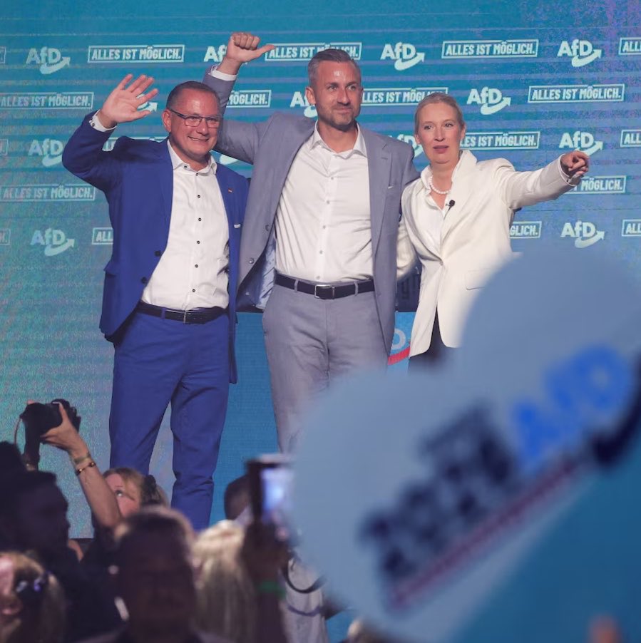 eduardomenoni's tweet photo. 🇩🇪🚨 ÚLTIMA HORA: El partido de derecha Alternativa para Alemania (AfD) gana las elecciones en Sajonia-Anhalt, Alemania. 

¡El mundo está girando a la derecha.! https://t.co/hJFOyawN6a
