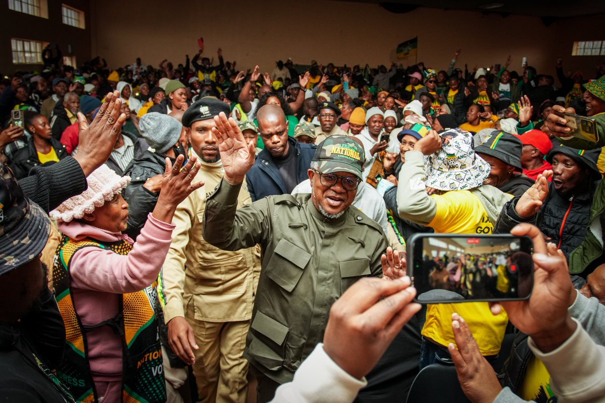 MasegoKayTee's tweet photo. A better life is not a poster. It is water that comes, electricity that stays on and streets people can walk after dark. #VoteANC2026 #LetsBuildBetterCommunities https://t.co/miPPvH3WK2
