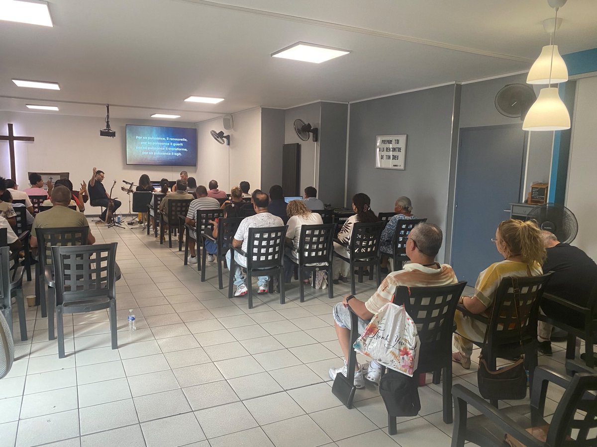 EglisePhare's tweet photo. Célébration de cette après-midi, nous sommes ravis de savoir que Dieu nous à choisi, à lui toute la gloire ✝️🫂🔥 https://t.co/dqyqiTu11n