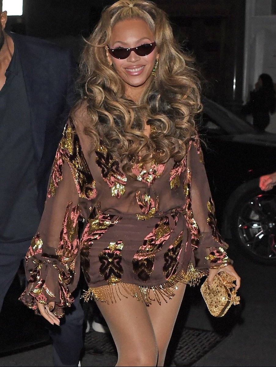 Ayyonce___'s tweet photo. Oh 45 has never looked so good on someone till now https://t.co/GIeqPx88vi
