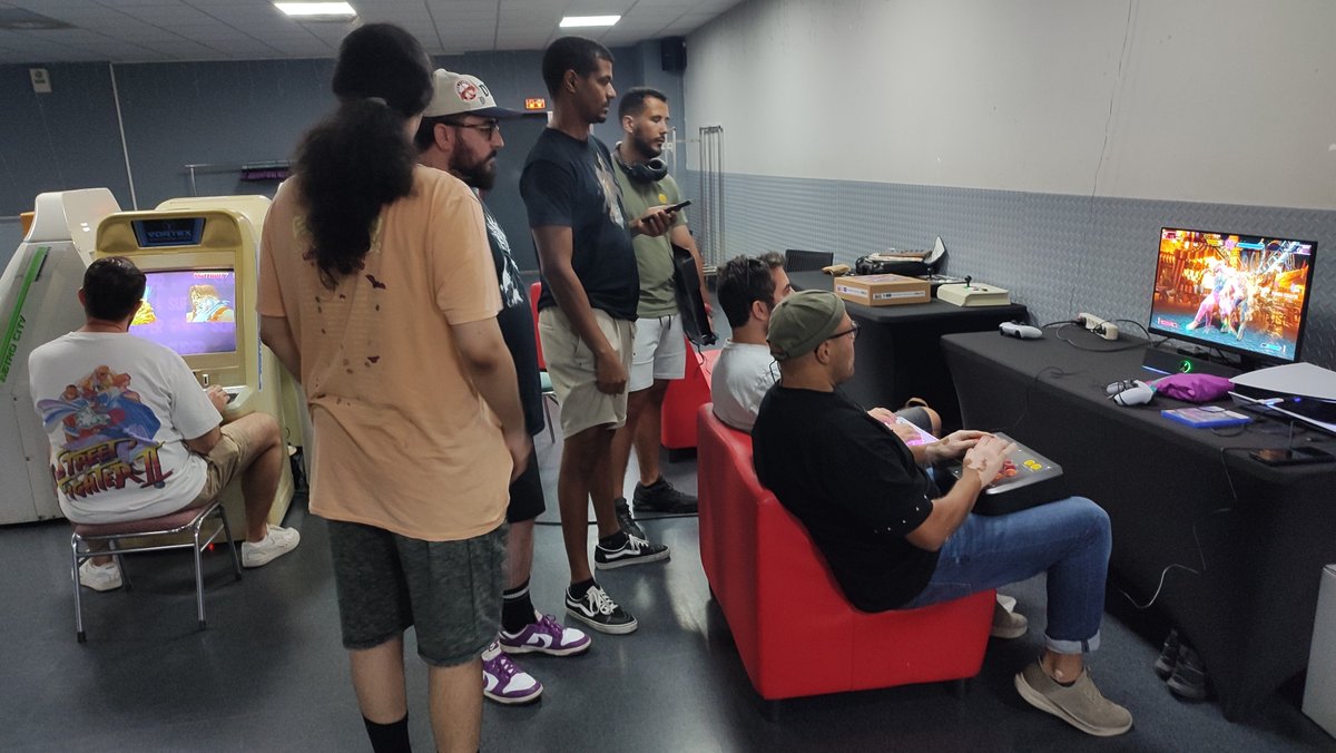 ConfirmHit's tweet photo. Merci à toutes et à tous d'être venus pour ces Tournois du Confirm 2X et SF6
Félicitations à tout le monde !🥊

Support your locals 😉🙏 https://t.co/2SKN3nDR3r