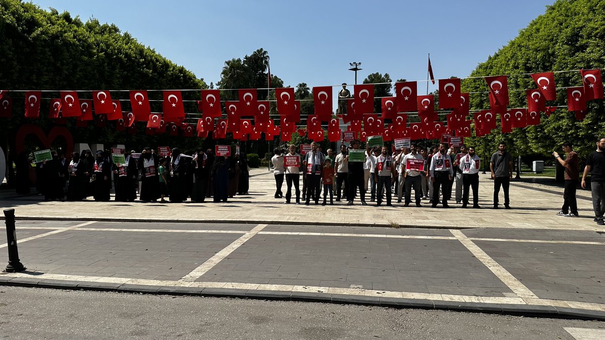 onculider_1's tweet photo. FLOOD | TÜRKİYE ADALET İÇİN AYAKTA

Alparslan Kuytul Hocaefendi ve  Furkan gönüllülerinin haksız tutukluluğuna karşı tepkiler Türkiye çapında büyüyor.
 •Adana

Özgürlükiçin Meydandayız
FurkanGönüllerine Ozgürlük https://t.co/hdrgd3tKCg