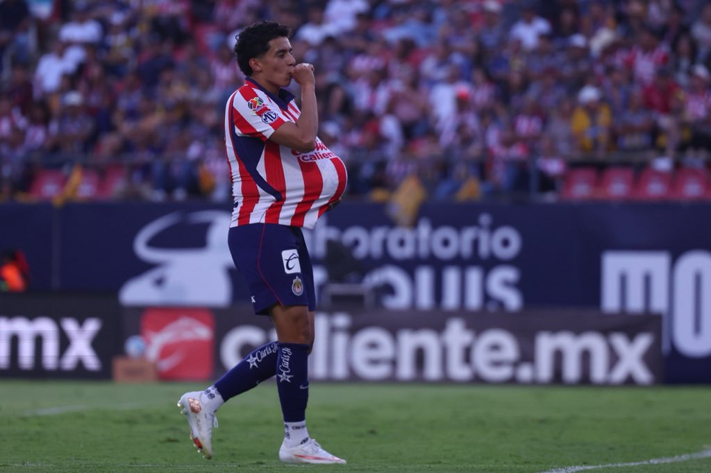 Chivas's tweet photo. ¡Unas 📸 del Cumpleañero! 😍 https://t.co/xUDu4pAV7j