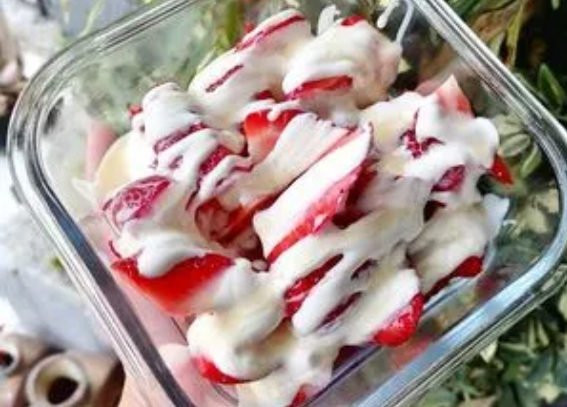 rocafero123's tweet photo. @DotorJaimito mmm fresas con crema https://t.co/4I9kNomTS0