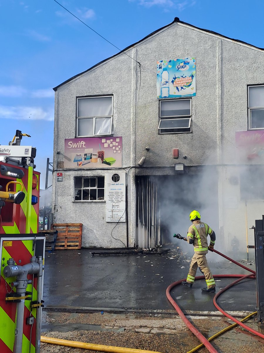 LondonFire's tweet photo. The fire in #Wembley is now under control. Half of the ground floor of the warehouse was destroyed by fire. https://t.co/IL78Nld8I1 https://t.co/yhUyl1ghH1