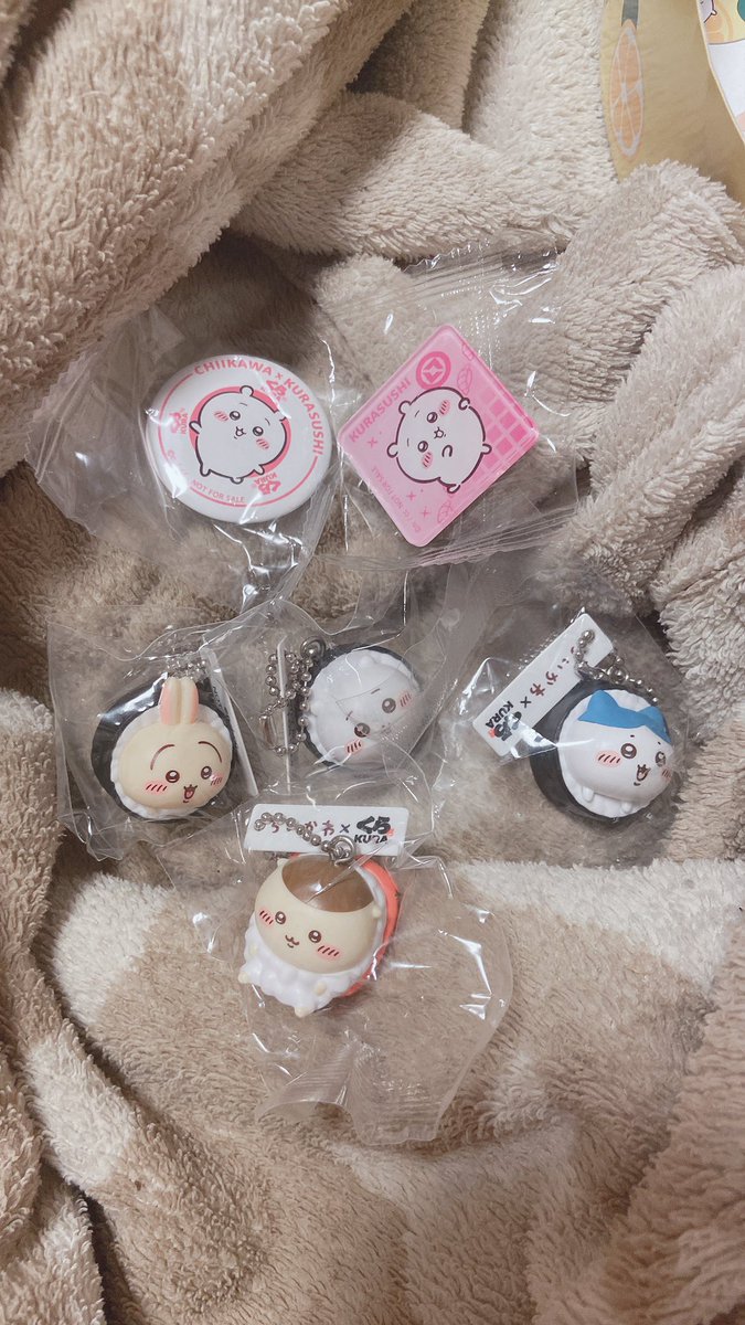 nono_chiihina's tweet photo. 今回のちいかわくら寿司の件で伝えたいことが一つだけある！！
わたしの行く店舗はこんなにフィギュアばっかりでる中抜きなんて無縁の素敵な店舗だったと！！！！
特典も店員さんがレジで在庫を一つずつ全てチェックしていて今何個出ているかチェックをつけているマメな素晴らしい店舗だったと！！！！！
本当に楽しませてくれてありがとうございました！！！！！！！！！！