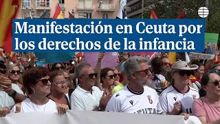 Noticiondas's tweet photo. Cientos de personas se manifiestan en Ceuta por los derechos de los niños https://t.co/FpX6IXkF51 https://t.co/O99735Nebd