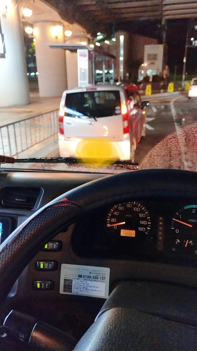 yumenomiku1213's tweet photo. 長野駅東口でも同様の違法駐停車が起きていると報道がありますし、大阪・天王寺駅でも同様の問題が起きており、全国各地で深刻化しています。

国として抜本的な対策を検討すべき問題だと思います。

違反点数や反則金の引き上げも検討に入れるべきです。

特に警察庁、国土交通省とともに、バス協会などを通じた協議が必要だと思います。

国全体として無法な駐停車を放置せず、対策を実施する必要があると考えます。

#交通違反対策
#交通違反
#バス停
#駐停車禁止場所
#道路交通法