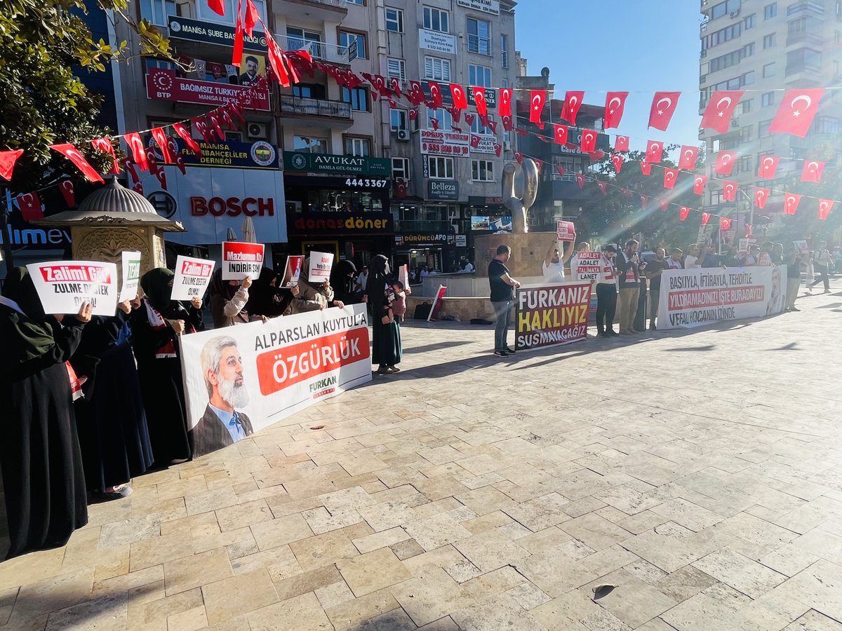 fhoncunesil's tweet photo. Kardeşlerimiz özgürlüklerine kavuşana, adalet tecelli edene kadar her gün sokaklarda, alanlarda ve basın açıklamalarımızda bir araya gelmeye devam edeceğiz!

Özgürlükiçin Meydandayız
FurkanGönüllerine Ozgürlük

📍Manisa https://t.co/jfD3Cu500p