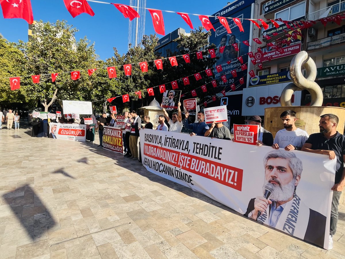 fhoncunesil's tweet photo. Kardeşlerimiz özgürlüklerine kavuşana, adalet tecelli edene kadar her gün sokaklarda, alanlarda ve basın açıklamalarımızda bir araya gelmeye devam edeceğiz!

Özgürlükiçin Meydandayız
FurkanGönüllerine Ozgürlük

📍Manisa https://t.co/jfD3Cu500p