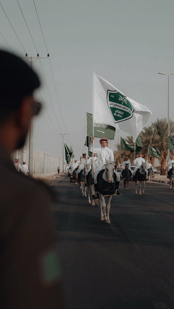 fasz2013's tweet photo. متبقي 3 ساعات وتفصلنا عن الانتقالات الصيفيه ولكن لاحياه لمن تنادي تتوقعون فيه جحفله وممكن يسووونها في اخر الساعات والا نغني ياليل مطولك #الاهلي https://t.co/1xtS9U43t7