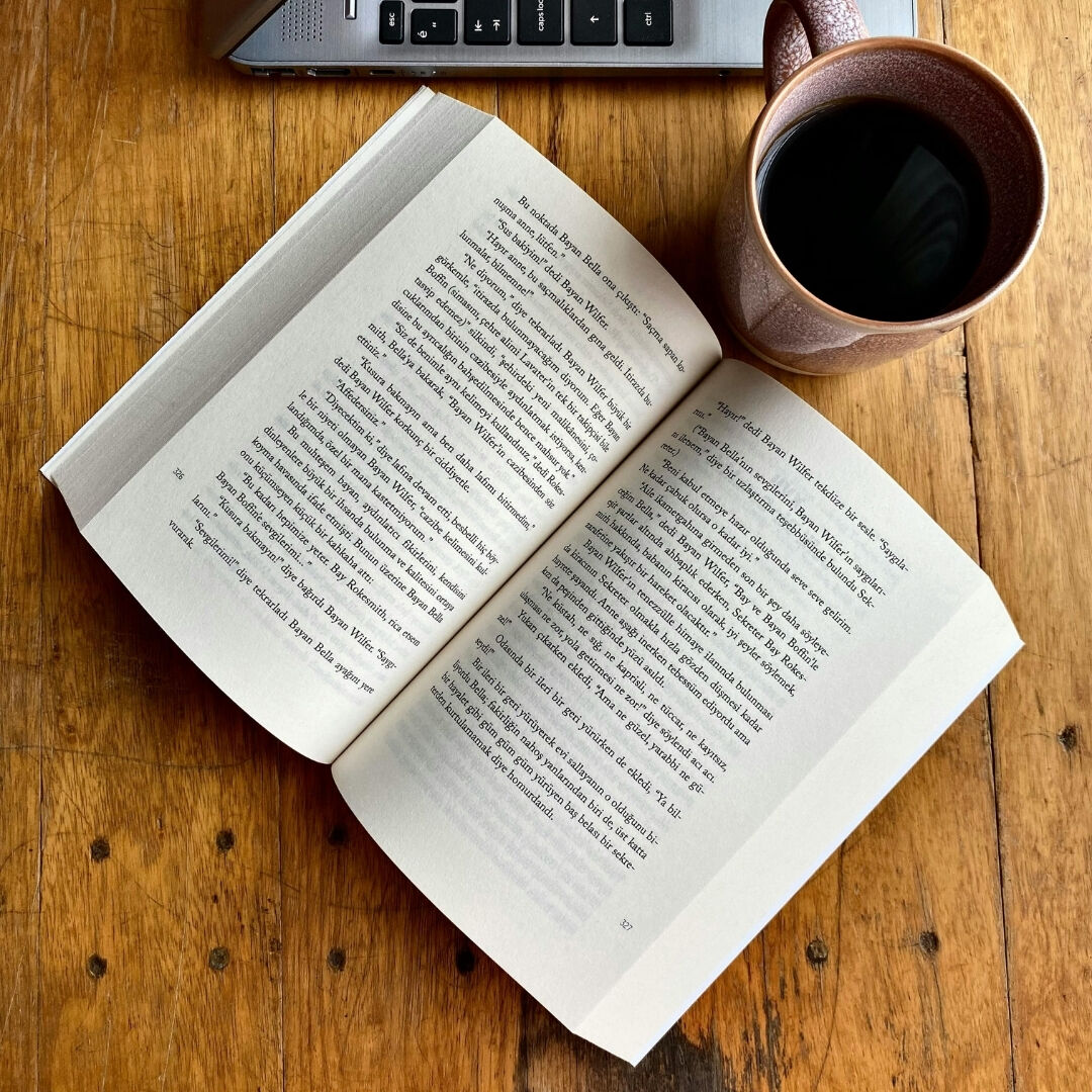 ThProBookEditor's tweet photo. You were a reader before you were a writer, and that reader is the one who keeps the writer going. Pick up something you have no intention of studying, and read for your own enjoyment today. #WritersLife #AmWriting https://t.co/wogvbVQZ1w