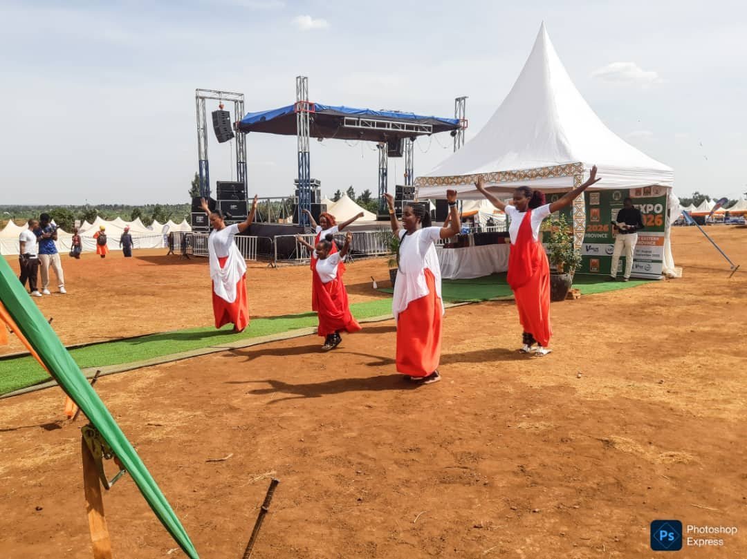 RwandaEast's tweet photo. Uyu munsi, hashojwe imurikagurisha rya 15 ry’Intara y’Iburasirazuba ryaberaga mu Karere ka Kayonza.

Guverineri @PudenceR yashimiye abitabiriye iri murikagurisha, asaba abikorera kwita ku kongerera agaciro ibikorerwa muri iyi Ntara &amp;kubyaza umusaruro amahirwe mu ishoramari ahari. https://t.co/i0VCeTQloB