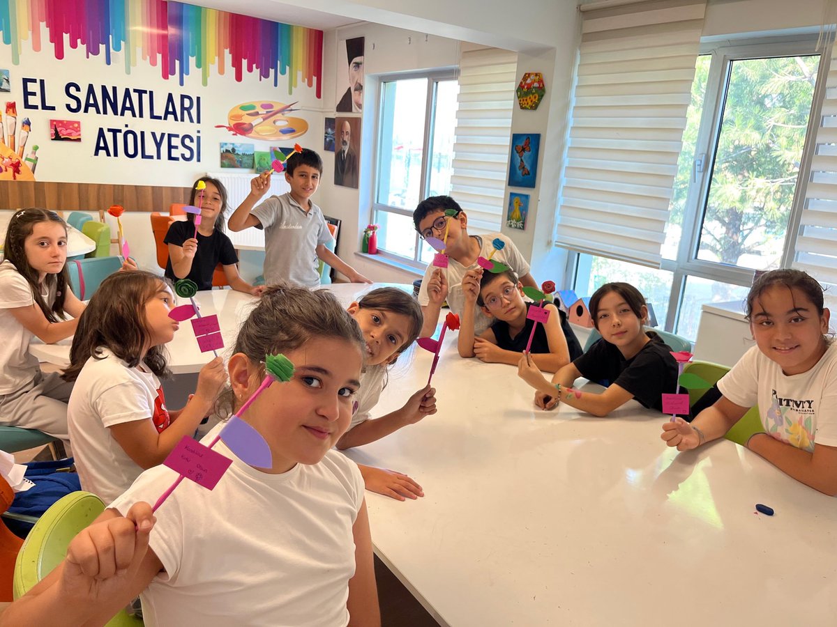 GSBgenclik's tweet photo. 2026 GSB Gençlik Yaz Kulüpleri'nin Kapanış Şenliklerini, 81 ilimizde coşkuyla gerçekleştirdik.🌟🌟🌟

Velilerimiz, öğretmenlerimiz, gençler ve çocuklarla bir araya geldiğimiz şenliklerden bu güzel kareleri, sizinle paylaşmak istedik. 📸

Gelecek yıl yeniden görüşmek üzere. 👋 https://t.co/KMWKQZWwKA