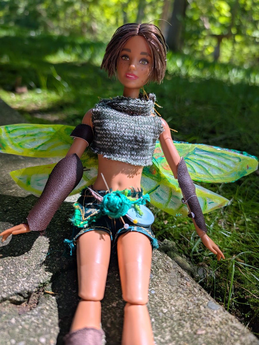thishasbeencary's tweet photo. Thimble!
I figured she'd be a fun little prop for my Campaign 4 cosplays, so I spent a little time customizing a doll to look like her. 😌
#criticalrole #criticalrolecosplay #thimble https://t.co/y3ptoqCEOd