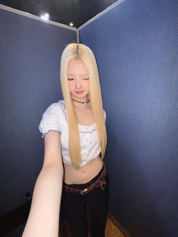 SEOHEEFRANCE's tweet photo. 📸 :: WVRS

#SEOHEE sur l’application !

#서희 #TUIDE #튜이드 https://t.co/chsBSIOxzf