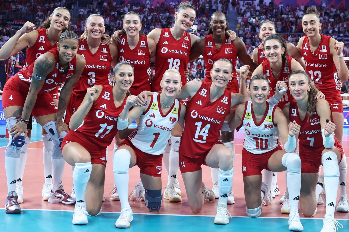 gibbybaris's tweet photo. 🏆🏆 FİLENİN SULTANLARI ÜST ÜSTE 2. KEZ AVRUPA ŞAMPİYONU

🇹🇷 TÜRKİYE 3-2 İTALYA 🇮🇹

🥇🥇 2026 YAZINI 2 KUPAYLA BİRDEN TAMAMLIYORUZ