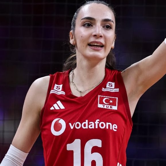 gibbybaris's tweet photo. 🏆🏆🏆🏆🏆 Zehra Güneş, Cansu Özbay, Deniz Uyanık ve Berka Buse Özden bu yıl oynadıkları 5 kupada da şampiyon oldu

✅✅✅ Şampiyonlar Ligi & Sultanlar Ligi & Kupa Voley
✅✅ Avrupa Şampiyonası & Milletler Ligi

📍 Berka, Avrupa Şampiyonası yerine Akdeniz Oyunları'na gitti ve o da orada şampiyon oldu