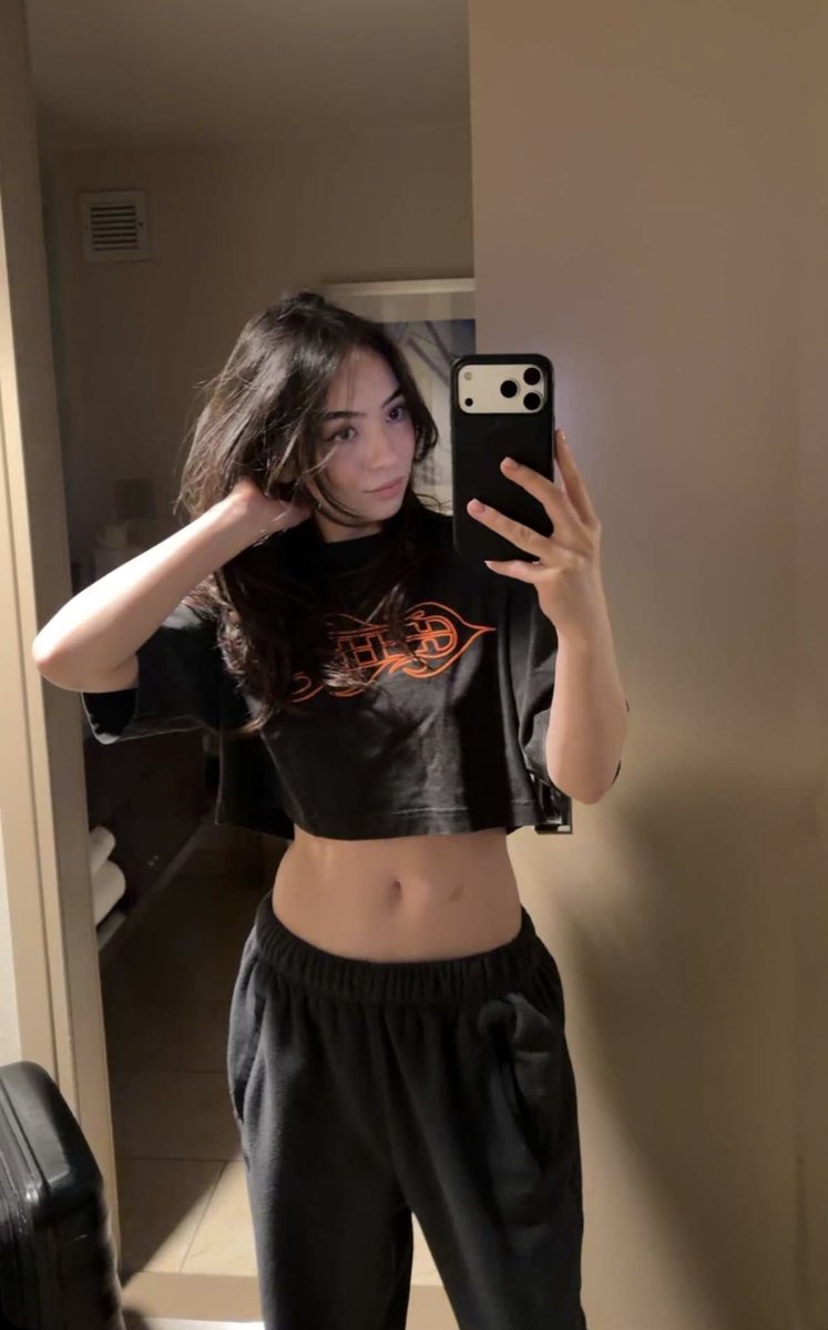 abgsnstreamers's tweet photo. Sakura has the best tummy on twitch😵‍💫🌸 #sakura https://t.co/P8GgOBhT25