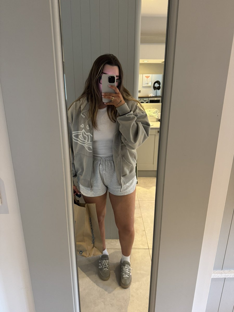 queenroxyyy1_'s tweet photo. Sunday shoppies🛍️🤍🤍

Findom paypig cashpig cashcow cuck whalesub humanatm https://t.co/7aVYH8HFE3