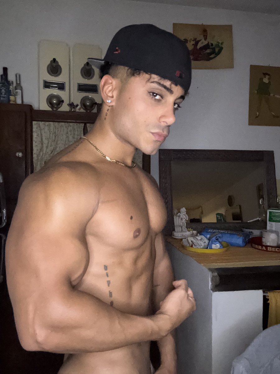 mastermasonn0's tweet photo. Guys my new subscription price is 7€ u can literally see lots of me with that subscription. I'm sorry I know it was free but with a single price for anyone it's gonna help lots of people . Enjoy my body and soon my collabs right there https://t.co/DwKRcI3ZBm