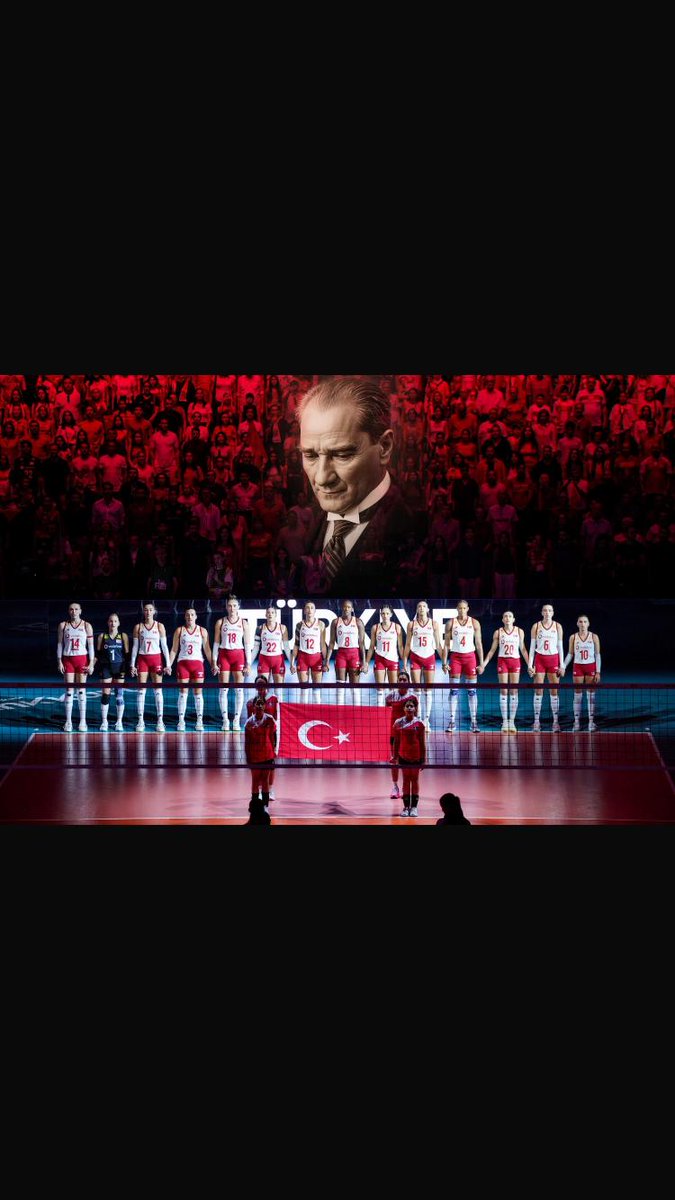 06FenerSol's tweet photo. Cumhuriyetimizin yetiştirdiği Atatürk'ün kızları, finalde İtalya’yı 3-2 mağlup ederek Avrupa'nın en büyüğü oldu! ✊✌️ https://t.co/PNkbdfajcS