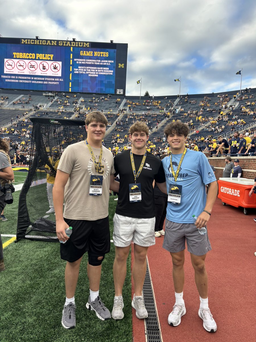 HalstedB3ll's tweet photo. Had an amazing time at the University of Michigan! Thank you @CoachDenham1  for the invite and hospitality. Great experience getting to share it with my fellow CCL athletes!. 💙〽️

@CoachBizz @DePaulPrepFB @EDGYTIM @PrepRedzoneIL @BriceMarich @jaxegan_umich @AllenTrieu https://t.co/scjUgag0mH
