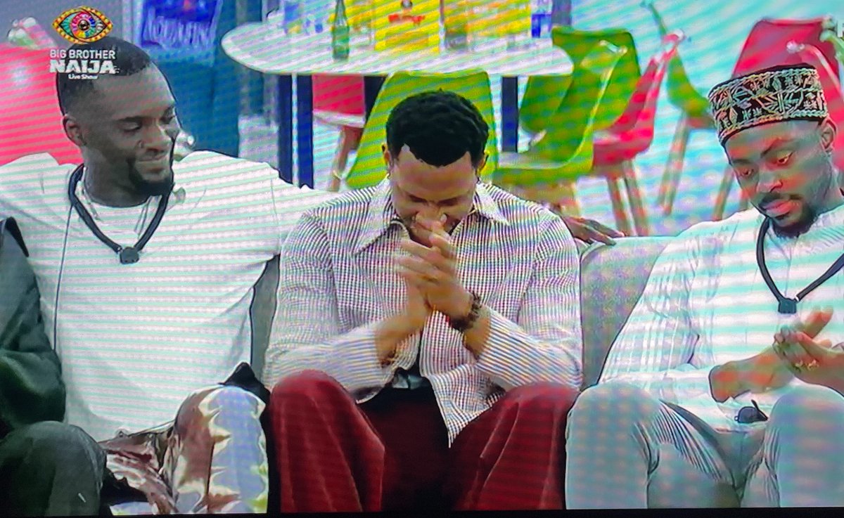 bellanaija's tweet photo. Barry has been voted as the most-influential housemate of the week!

However, he doesn't win immunity from eviction next week. He might be up for possible eviction next week unlike the previous most-influential winners.

Do you think this is fair to Barry? 🤔

#BBNaijaS11 #BNxBBNaija11 #BBNaija